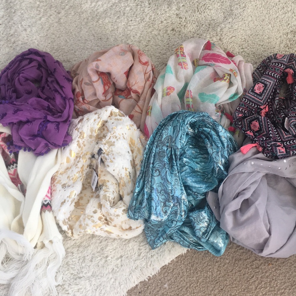Bundle of 8 scarves!